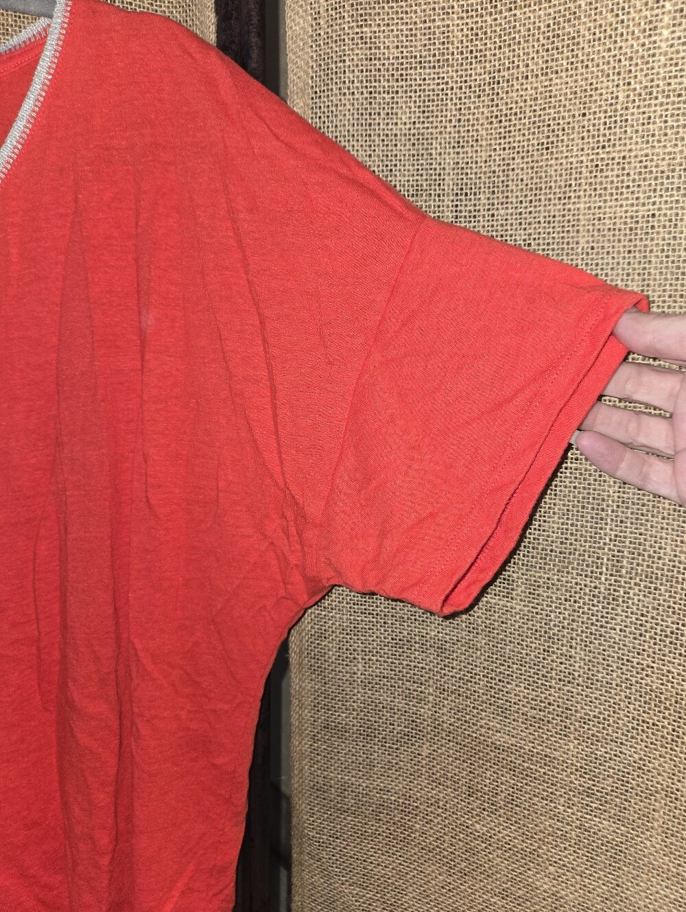 Women's Chicos Linen Blend Red With Gold Trim V Neck Short Sleeve Top Size 2 - Picture 2 of 9